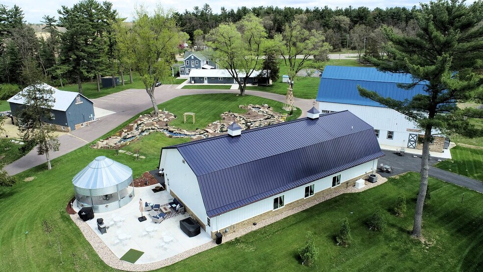 3884 S Gillette Dr, Wisconsin Dells, WI à vendre - Photo du bâtiment - Image 3 de 123