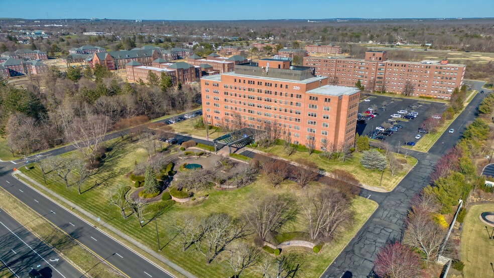 320 Carleton Ave, Central Islip, NY for lease - Building Photo - Image 3 of 5