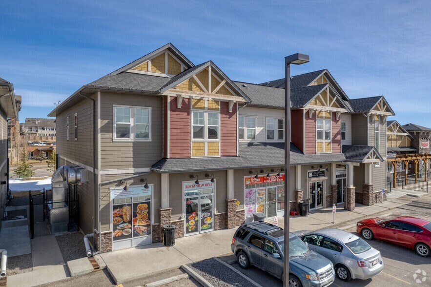 101 Sunset Dr, Cochrane, AB à vendre - Photo du bâtiment - Image 3 de 10