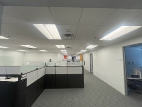 1860 N 95th Ln, Phoenix, AZ for lease Interior Photo- Image 1 of 5