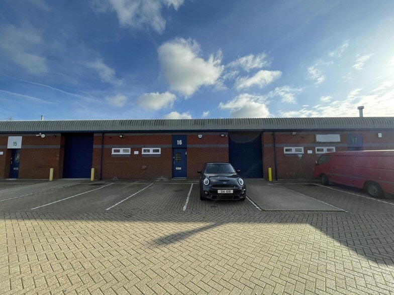 Southern Rd, Aylesbury for lease - Building Photo - Image 1 of 6