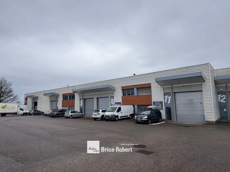 Bureau dans Saint-Priest à louer - Photo du bâtiment - Image 2 de 9