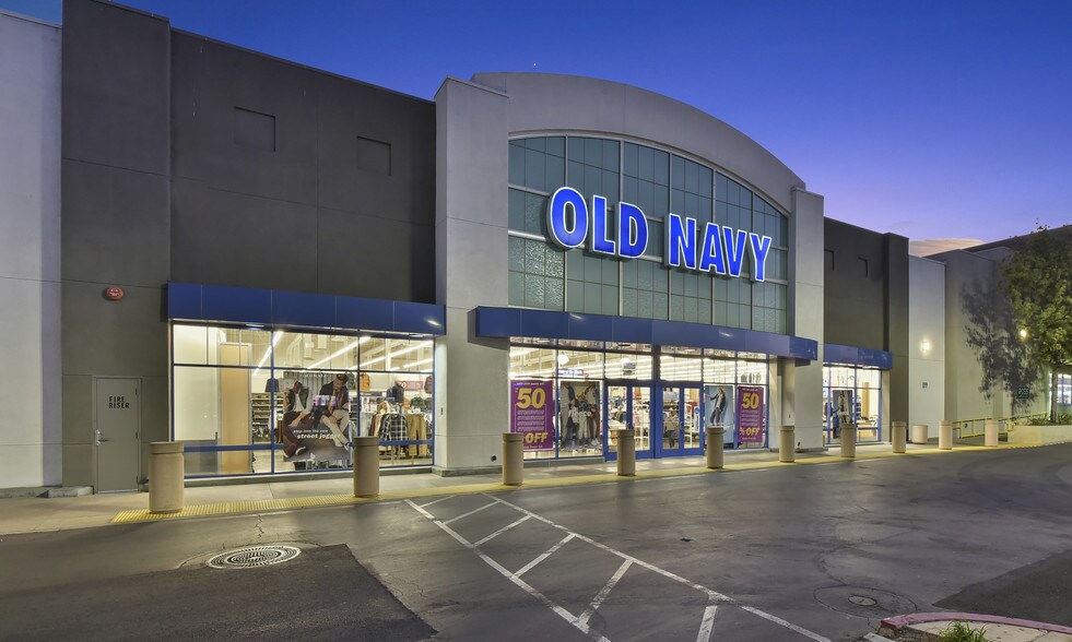 1711-1990 University Dr, Vista, CA à louer - Photo du bâtiment - Image 3 de 28