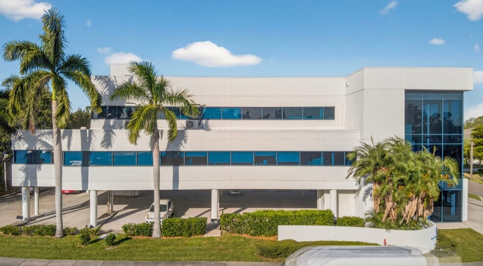 2426 S Tamiami Trl, Sarasota, FL à vendre - Photo du bâtiment - Image 3 de 12