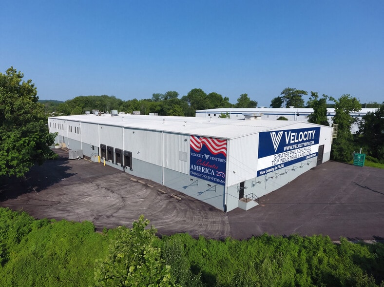 60 Portland Rd, West Conshohocken, PA for lease - Building Photo - Image 2 of 9