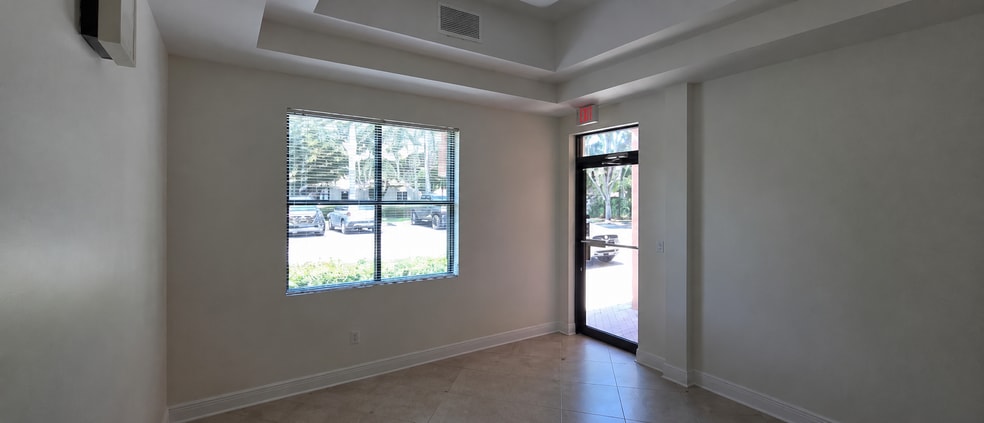 8881 Terrene Ct, Bonita Springs, FL for lease - Interior Photo - Image 3 of 3