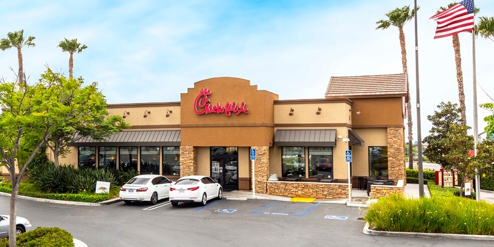 450-590 Hidden Valley Pky, Corona, CA for lease - Building Photo - Image 3 of 12