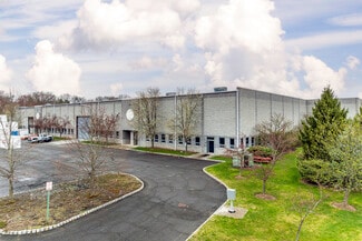 Plus de détails pour 618 Corporate Way, Valley Cottage, NY - Industriel à louer