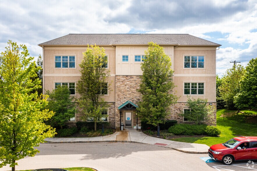 325 W Germantown Pike, East Norriton Township, PA for lease - Building Photo - Image 2 of 11