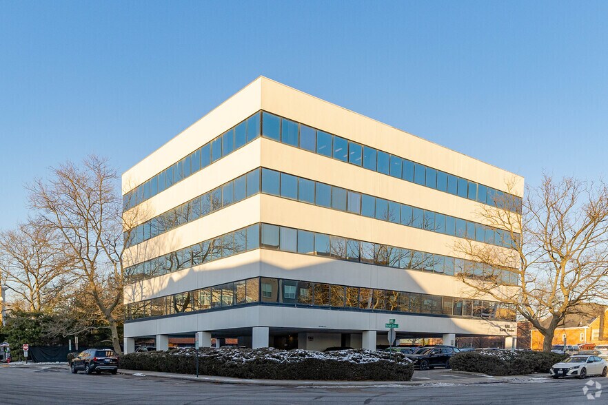 100 N Centre Ave, Rockville Centre, NY à louer - Photo du bâtiment - Image 2 de 5