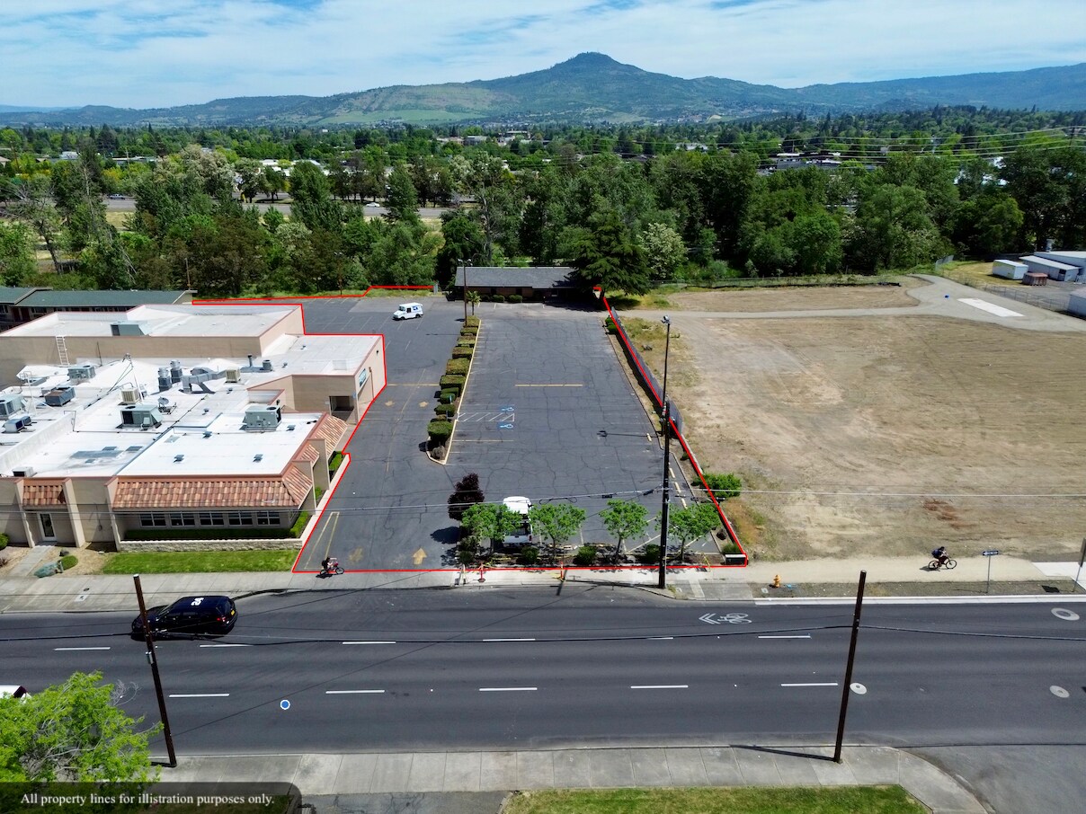 1014 N Riverside Ave, Medford, OR à vendre Photo du bâtiment- Image 1 de 1