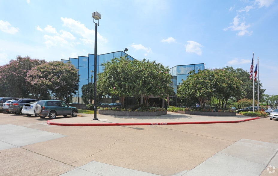 9601 Jones Rd, Houston, TX for lease - Primary Photo - Image 1 of 30