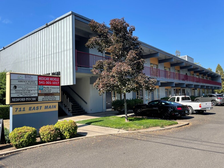 711 E Main St, Medford, OR for sale - Building Photo - Image 1 of 1