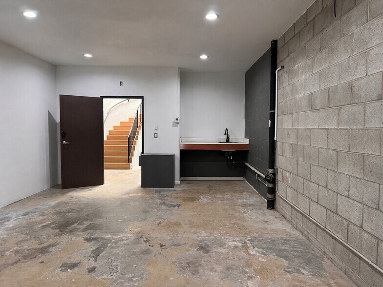 14732 Lull St, Van Nuys, CA à vendre - Photo du bâtiment - Image 3 de 11