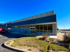 18675 E 39th St, Independence, MO for lease Interior Photo- Image 1 of 13