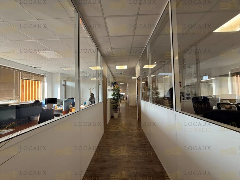 Flex in Cormeilles-en-Parisis for sale - Interior Photo - Image 1 of 8