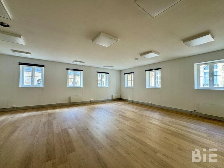 5-7 Rue Fenelon, Bordeaux for lease - Interior Photo - Image 2 of 8