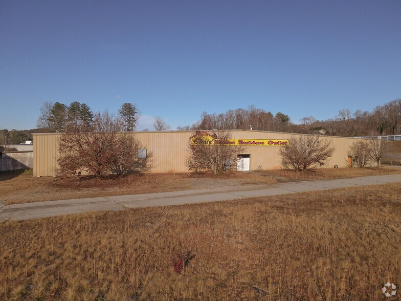 1439 Blowing Rock Blvd, Lenoir, NC for sale - Building Photo - Image 2 of 7