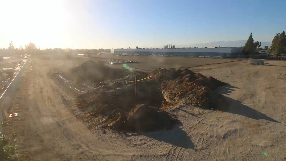 9615 Norwalk Blvd, Santa Fe Springs, CA à louer - Vidéo sur l’inscription commerciale - Image 2 de 5