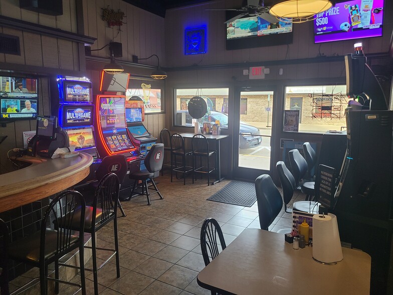 68 E Elm St, Canton, IL for sale - Building Photo - Image 2 of 5