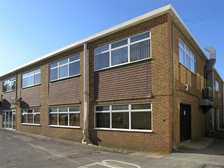 102 Lower Guildford Rd, Woking à louer - Photo du bâtiment - Image 2 de 2