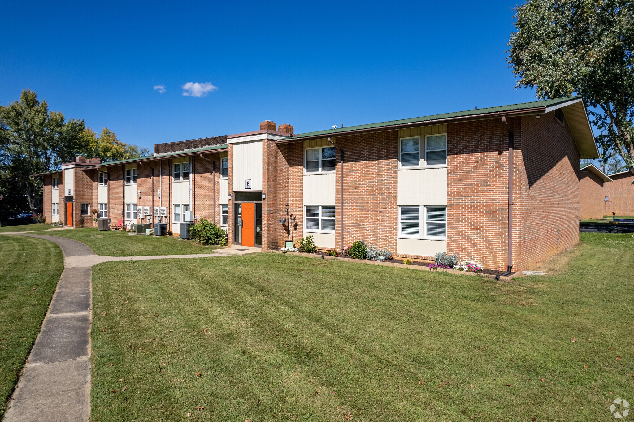 104 Stafford St, Bristol, TN for sale Primary Photo- Image 1 of 51