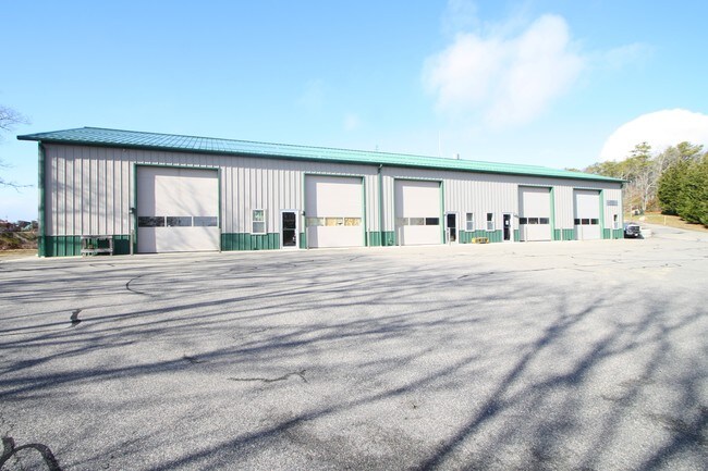 Plus de détails pour 19 Tradesman Cir, East Falmouth, MA - Industriel à louer