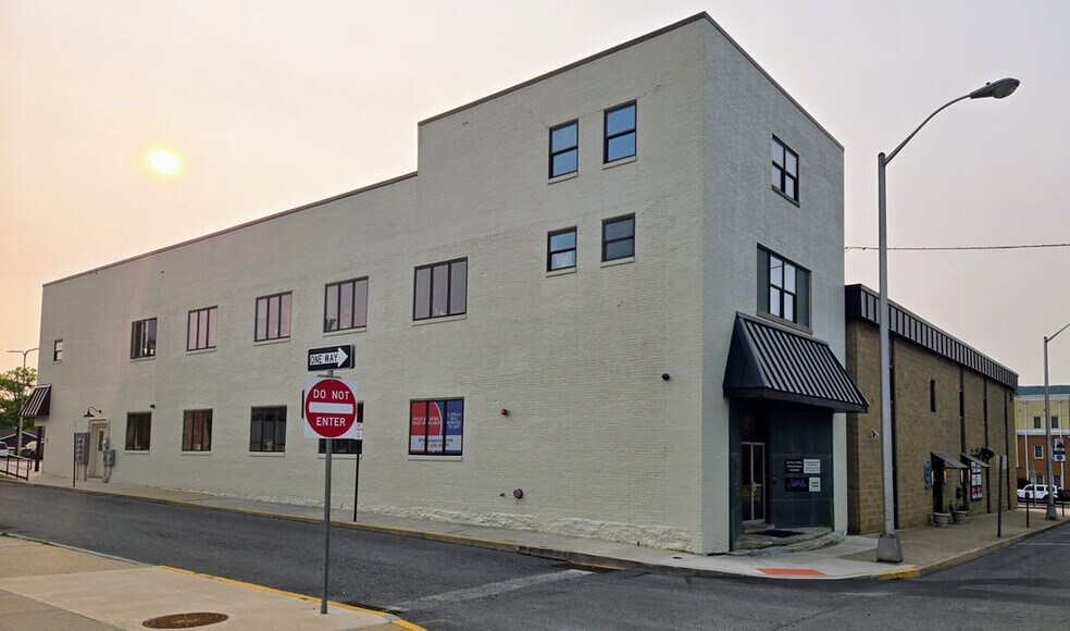 19 S Brown St, Lewistown, PA à louer - Photo du bâtiment - Image 2 de 2