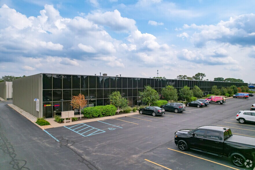 3504-3528 Roger B. Chaffee Memorial Dr SE, Grand Rapids, MI à louer - Photo principale - Image 3 de 6