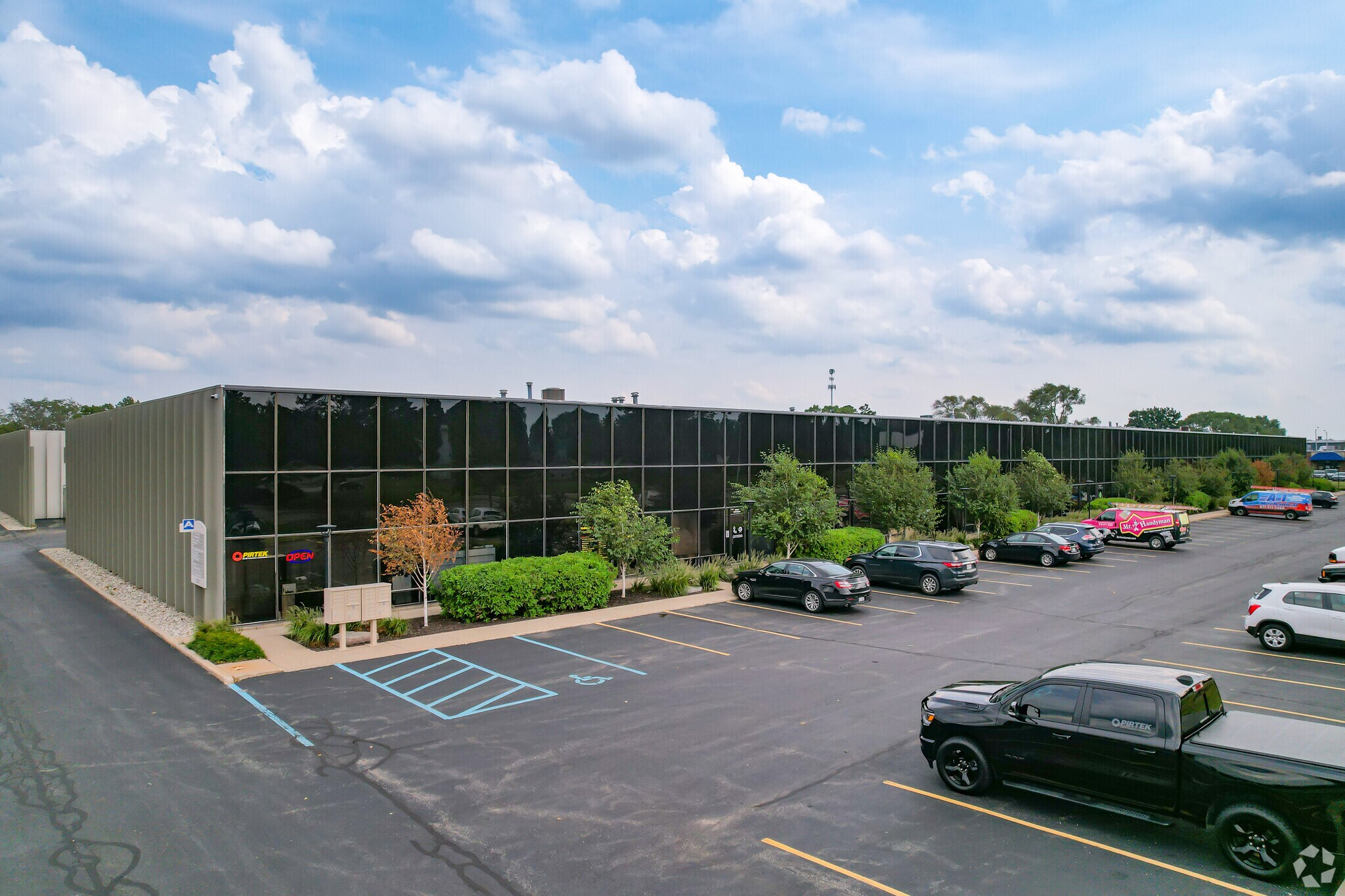 3504-3528 Roger B. Chaffee Memorial Dr SE, Grand Rapids, MI for lease Primary Photo- Image 1 of 7