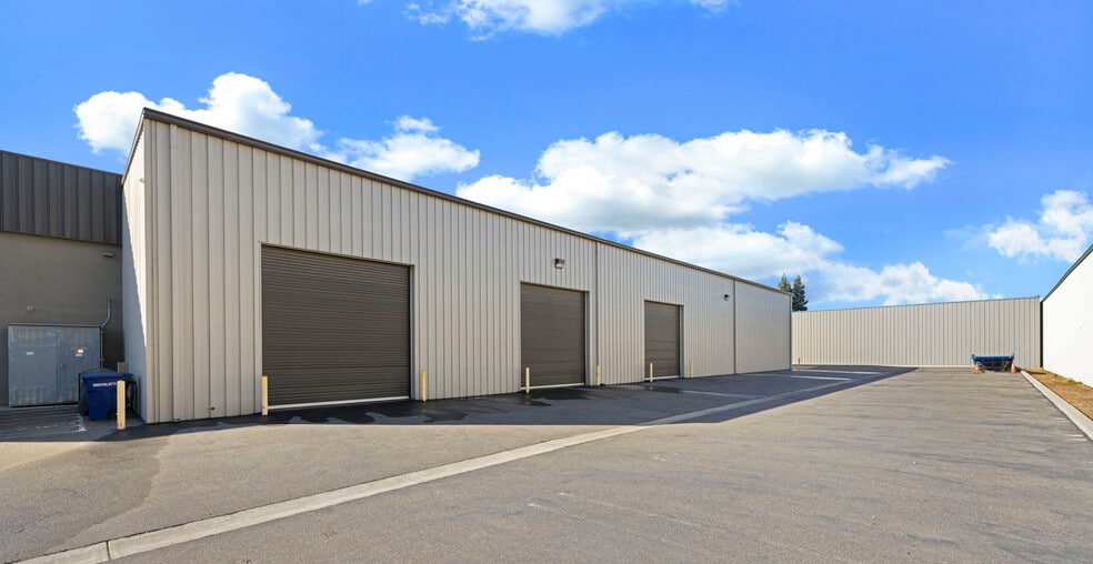 401 Glass Ln, Modesto, CA for sale - Building Photo - Image 2 of 39