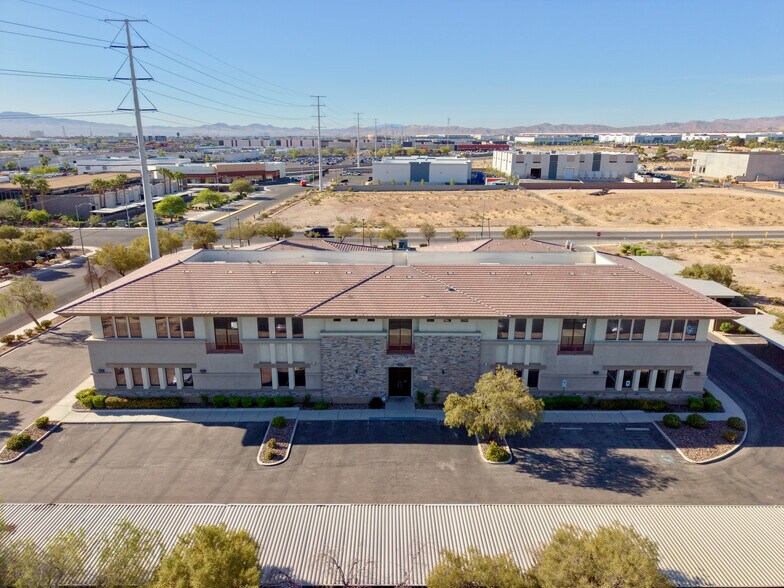5230 W Patrick Ln, Las Vegas, NV à vendre - Photo du bâtiment - Image 2 de 23