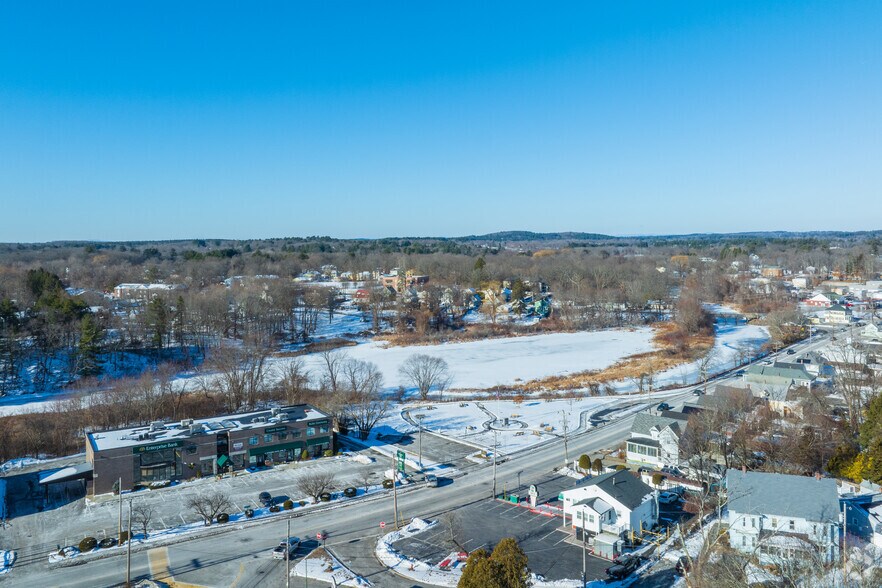 1168 Lakeview Ave, Dracut, MA à louer - Photo du bâtiment - Image 2 de 6
