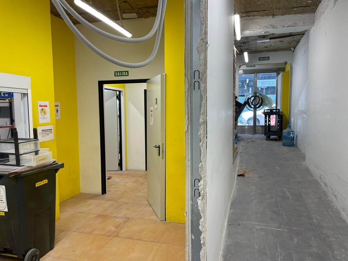 Madrid, MAD 28014 - Unit 01 - - Interior Photo - Image 2 of 8