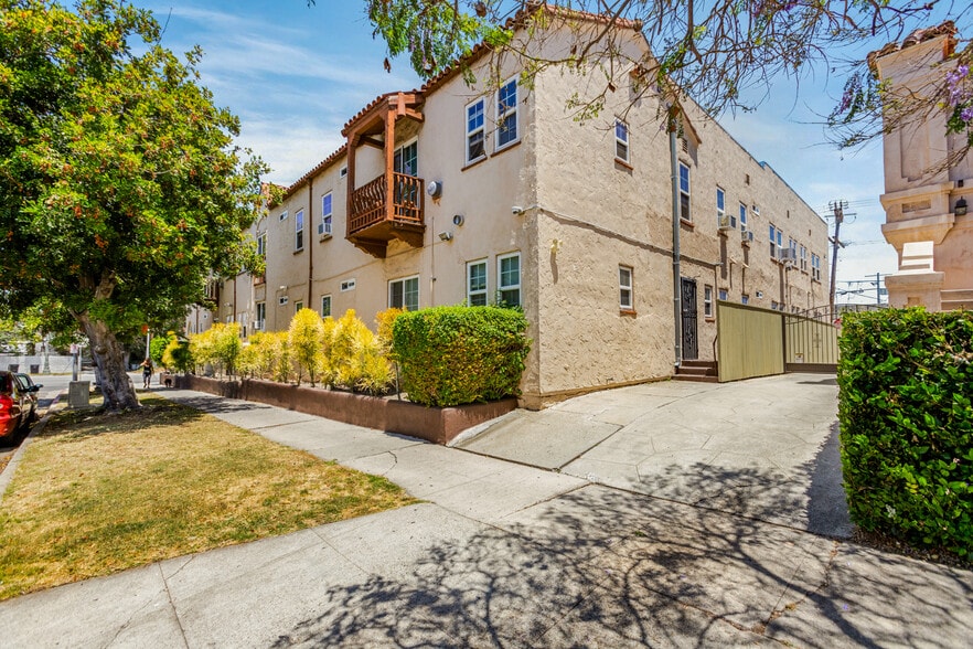 5320 W Olympic Blvd, Los Angeles, CA à vendre - Photo du bâtiment - Image 2 de 8