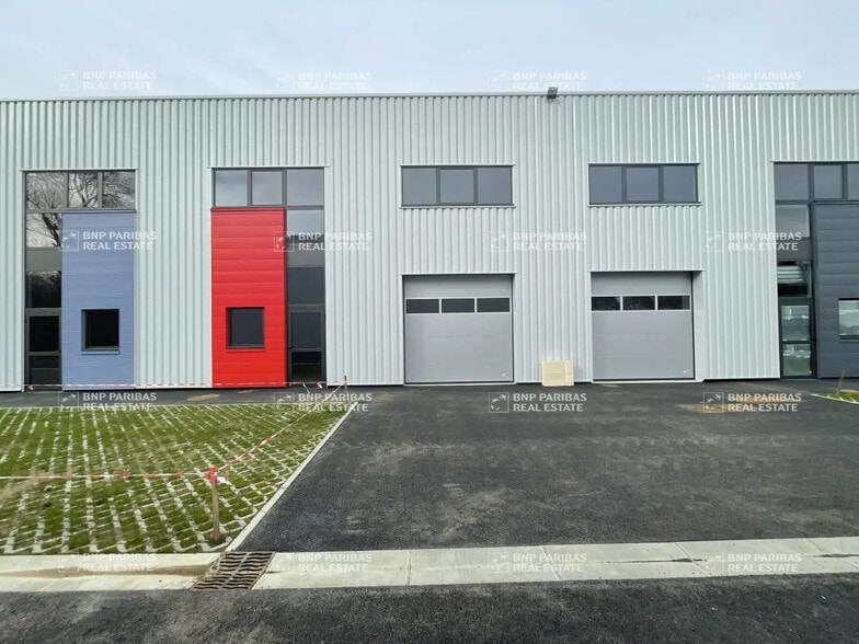 Flex in La Chapelle-sur-Erdre for sale - Building Photo - Image 1 of 8