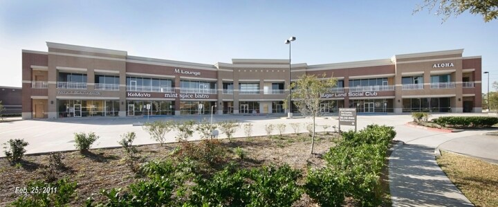 16305 Kensington Dr, Sugar Land, TX à louer - Photo du bâtiment - Image 1 de 5