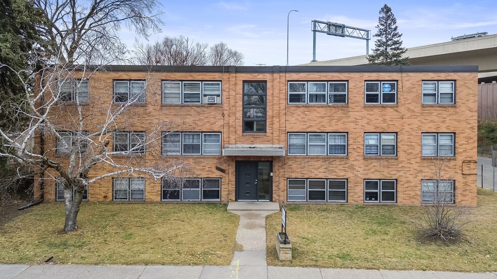 6141 Nicollet Ave S, Minneapolis, MN à vendre - Photo du bâtiment - Image 2 de 24