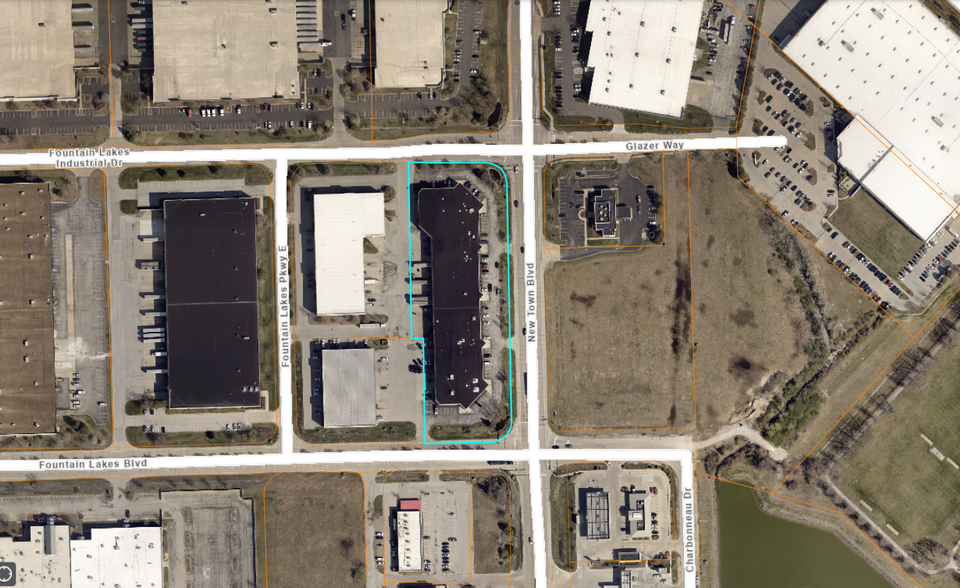 3671-3691 New Town Blvd, Saint Charles, MO for lease - Building Photo - Image 3 of 9