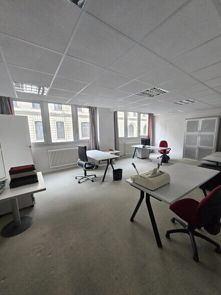 Immeuble residentiel dans Paris à vendre - Photo intérieure - Image 2 de 10