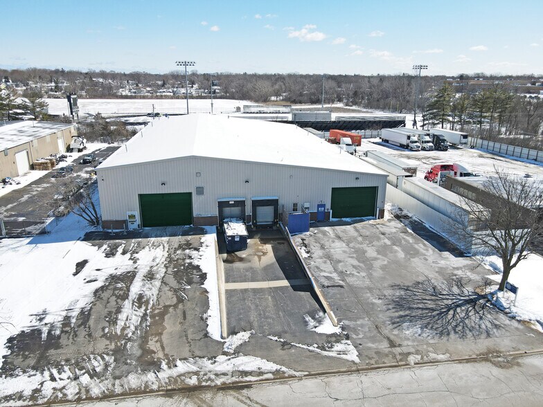 701 Sunset Dr, Round Lake, IL for lease - Building Photo - Image 3 of 12
