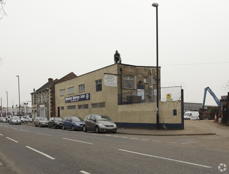 Feeder Road and Small Street portfolio of 6 properties for sale on LoopNet.ca - Building Photo - Image 3 of 9