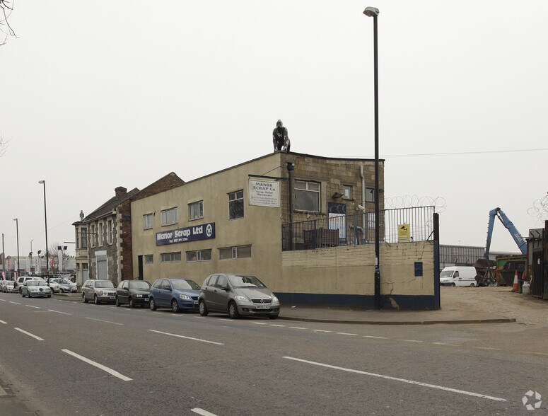 Feeder Road and Small Street portefeuille de 6 propriétés à vendre sur LoopNet.ca - Photo du bâtiment - Image 3 de 9