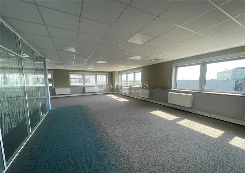 Office in Tremblay-en-France for lease - Interior Photo - Image 3 of 12