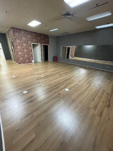 2901 N 10th St, McAllen, TX à louer - Photo du bâtiment - Image 2 de 7