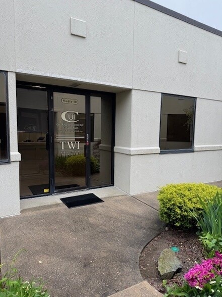 201 Moreland Rd, Hauppauge, NY for lease - Building Photo - Image 3 of 8