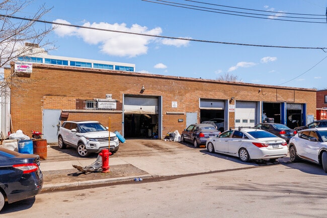 Plus de détails pour 8275-8285 Rue Mayrand, Montréal, QC - Commerce de détail à vendre