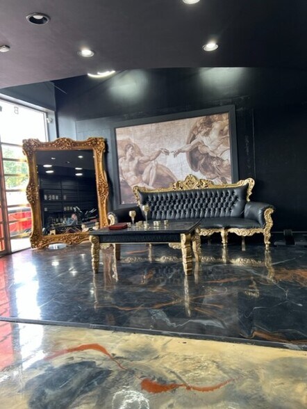 6238 Richmond Ave, Houston, TX for lease - Interior Photo - Image 2 of 13