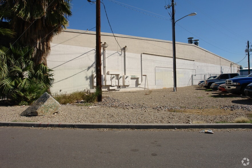5755 N 51st Ave, Glendale, AZ for lease - Primary Photo - Image 1 of 4