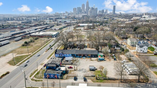More details for 1725 N Tryon St N, Charlotte, NC - Retail for Sale